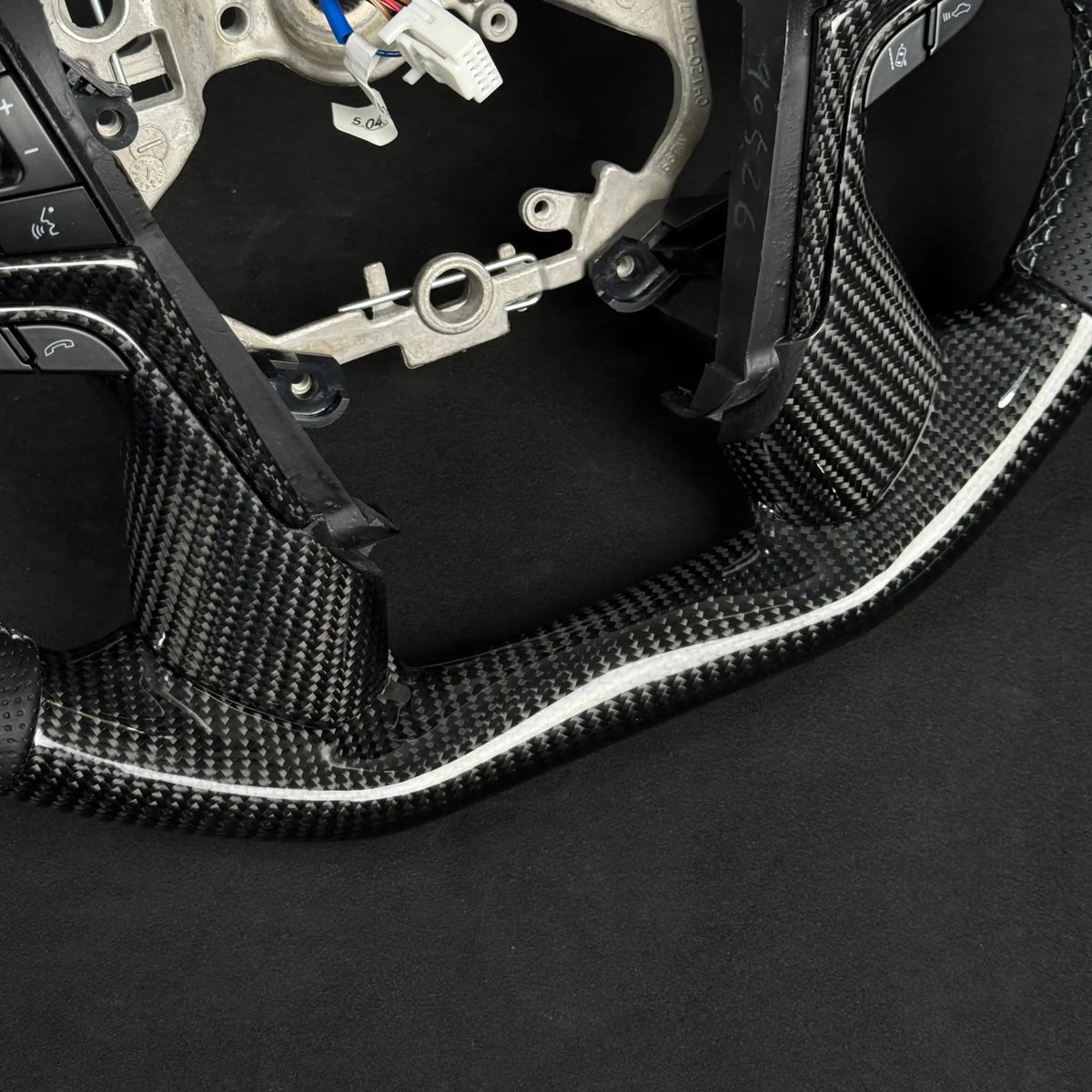 Premium Steering Wheel - Suitable for use with Toyota LandCruiser 200 series 2015 - 2021 Genuine Perforated Leather & Carbon Fiber - Tech4tourers