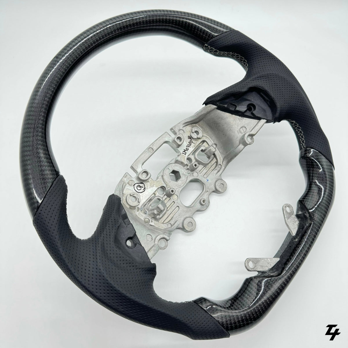 Ford Ranger 2022 - On Premium Steering Wheel - Perforated Leather & Carbon Fiber - Tech4tourers