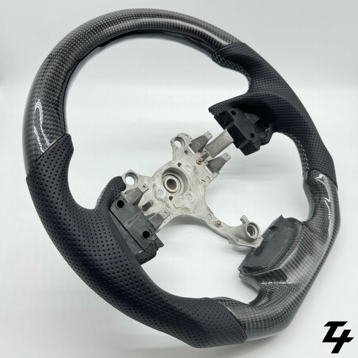 Isuzu D - max 2012 - 2019 Premium Steering wheel - Perforated Leather - Tech4tourers