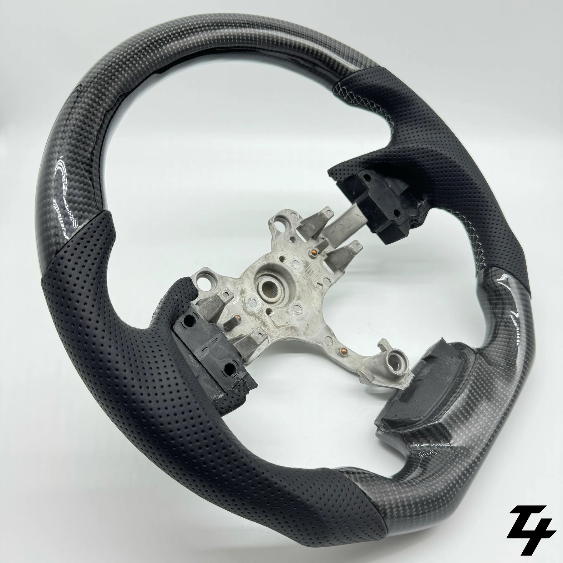 Isuzu MU-X 2012-2019 Premium Steering wheel - Perforated Leather