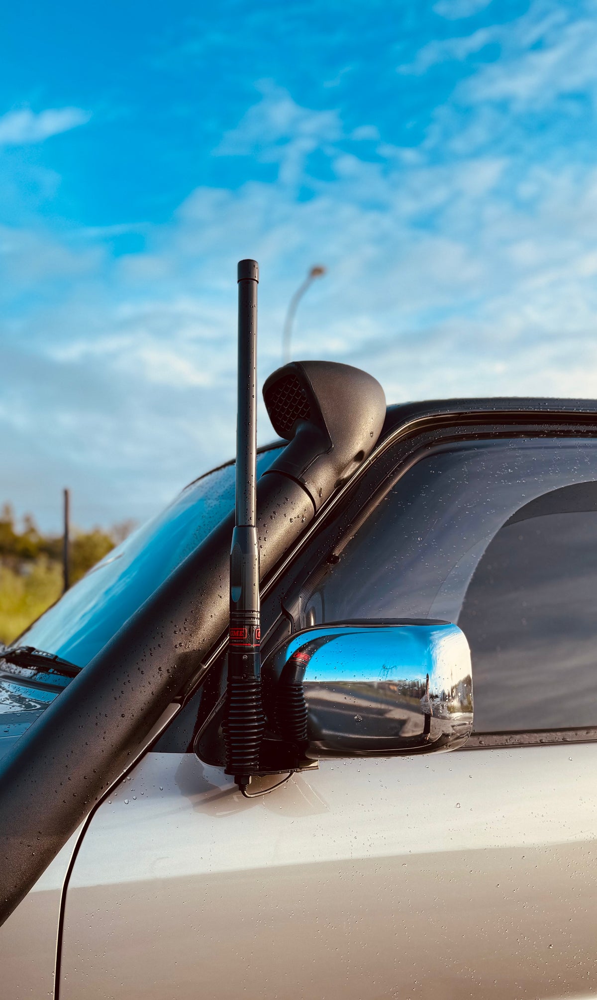 Nissan Gu Patrol Y61 2004-On UHF Mirror Mount