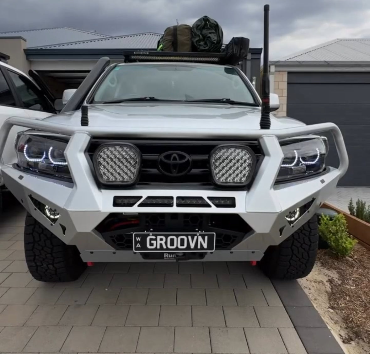 Premium Projector Headlights suitable for use with Toyota Land Cruiser 200 series - Tech4tourers