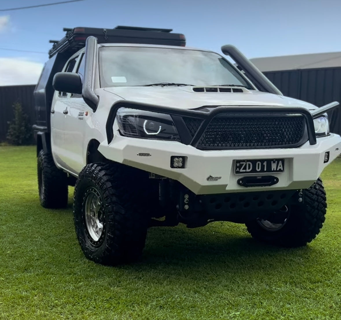 Premium Projector Headlights suitable for use with Toyota Hilux N70