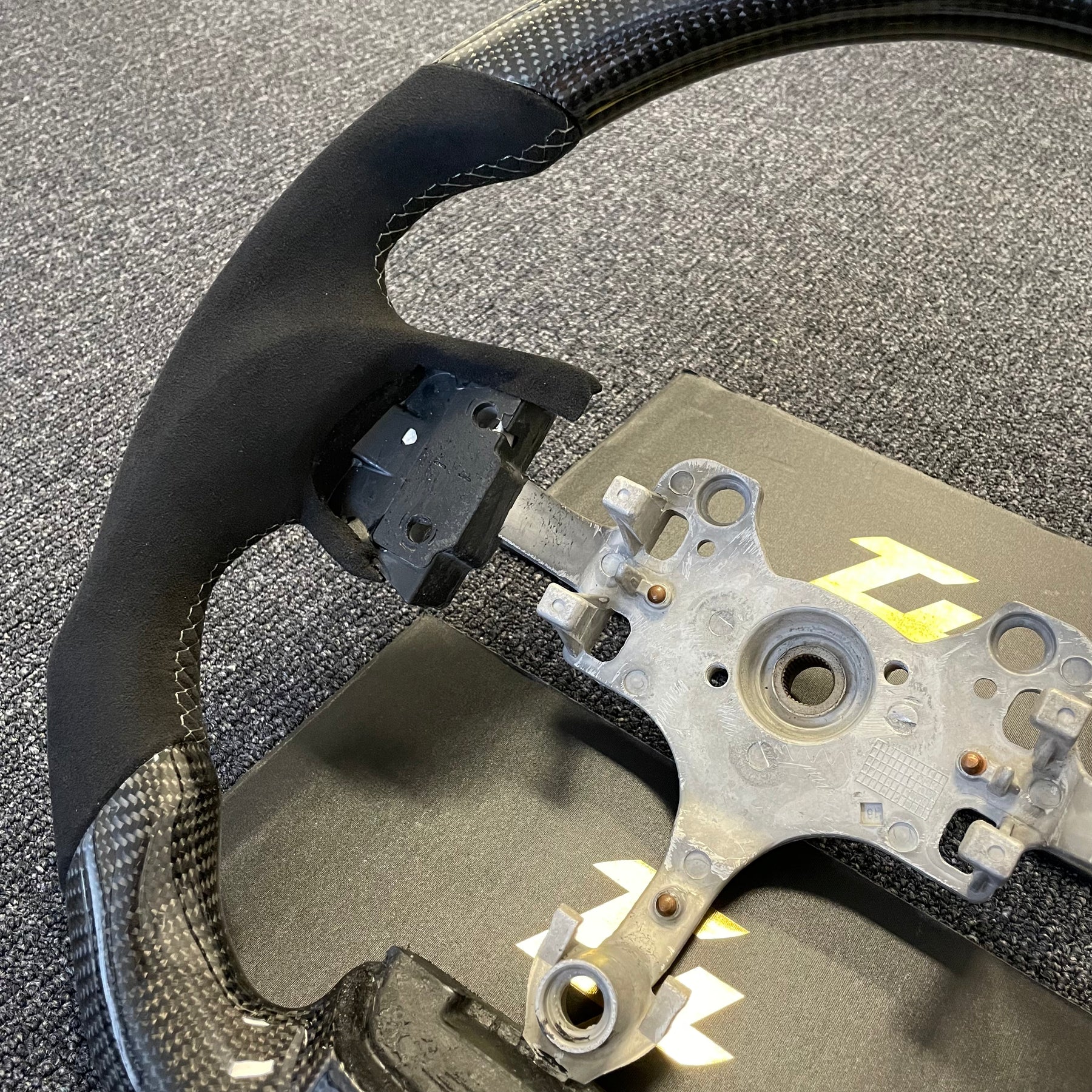 Isuzu D-max 2012-2019 Premium Steering wheel - Alcantara