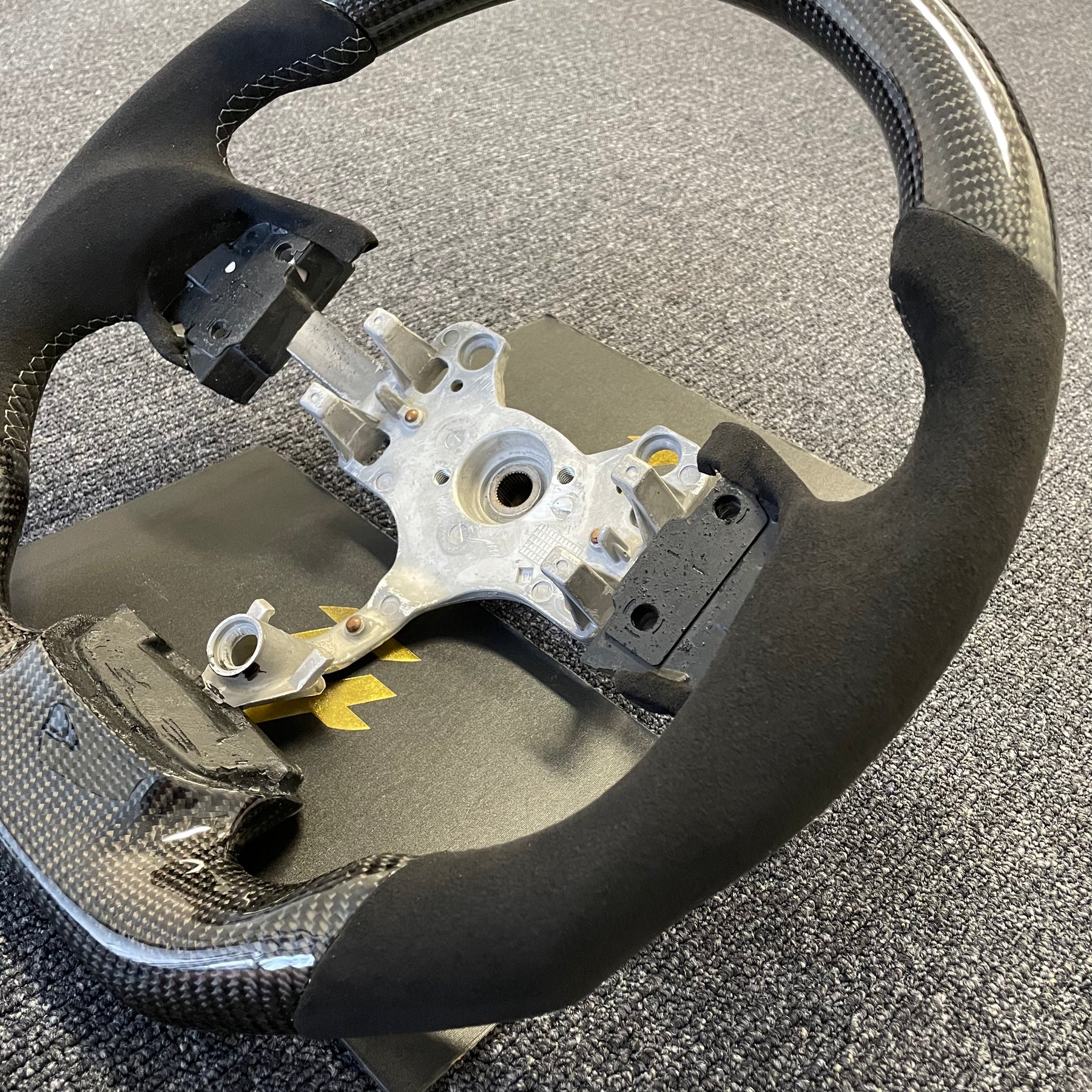 Isuzu D-max 2012-2019 Premium Steering wheel - Alcantara