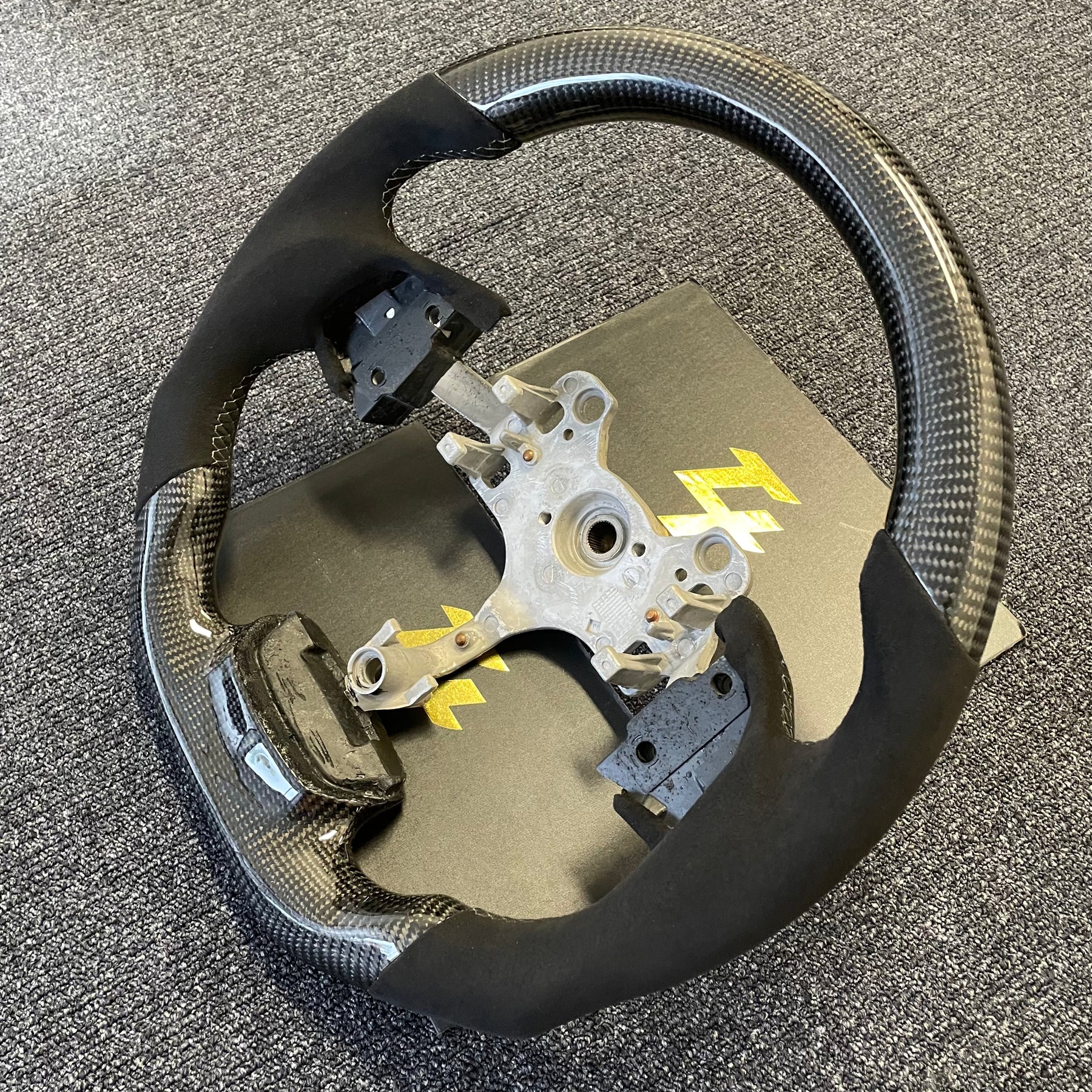 Isuzu D-max 2012-2019 Premium Steering wheel - Alcantara
