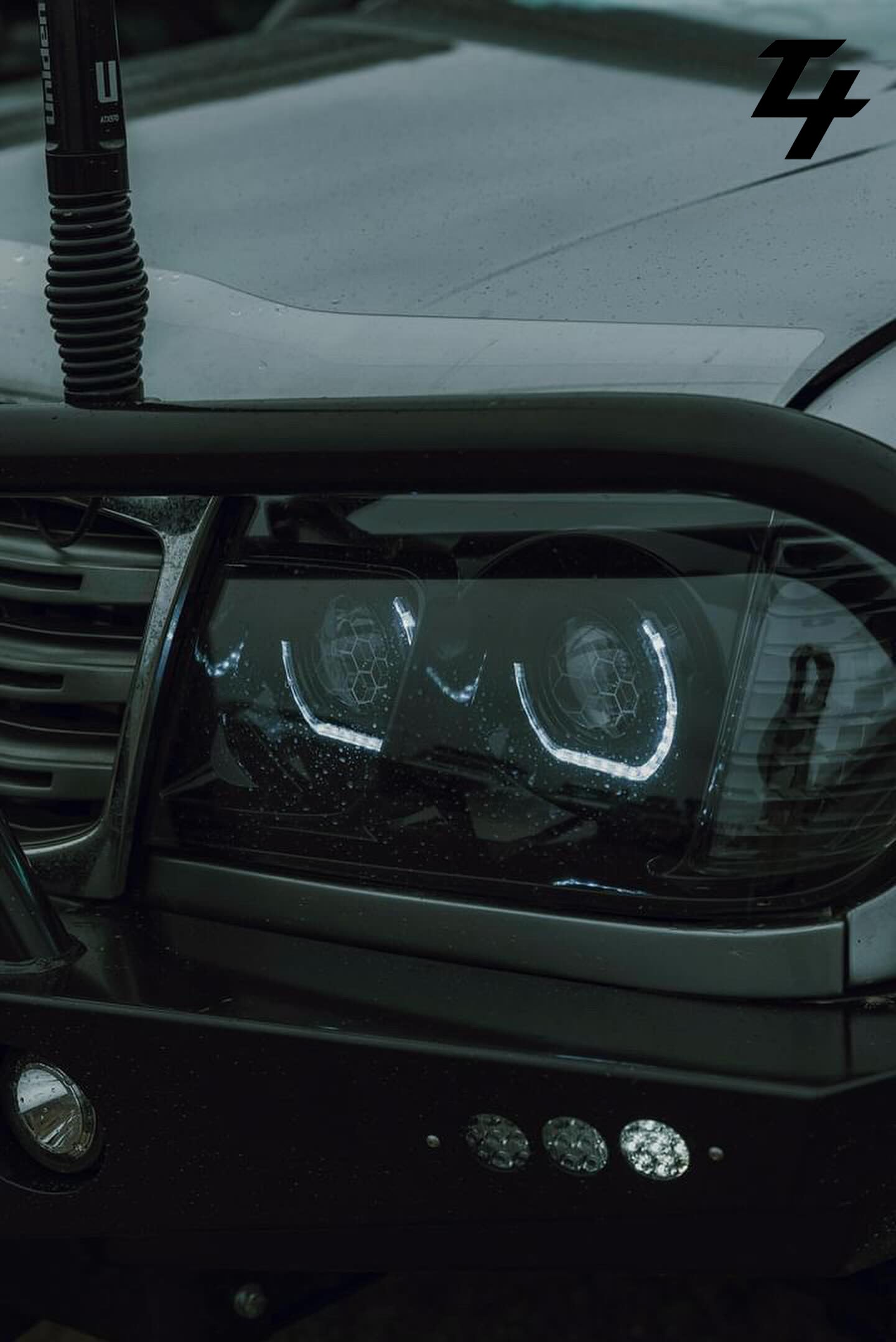 Premium Projector Headlights suitable for use with Toyota Land Cruiser 100/105 series