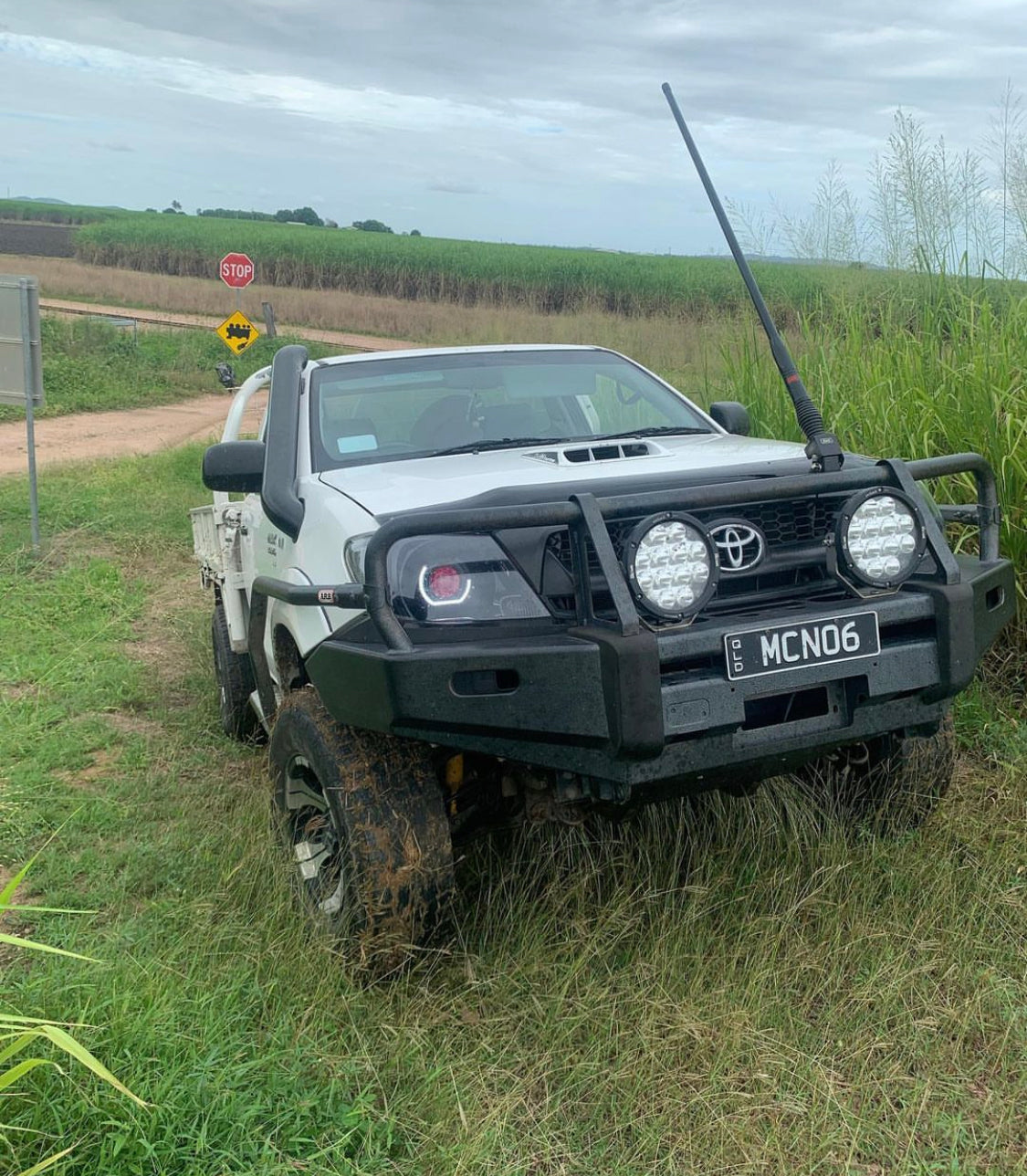 Premium Projector Headlights suitable for use with Toyota Hilux N70 Pre facelift