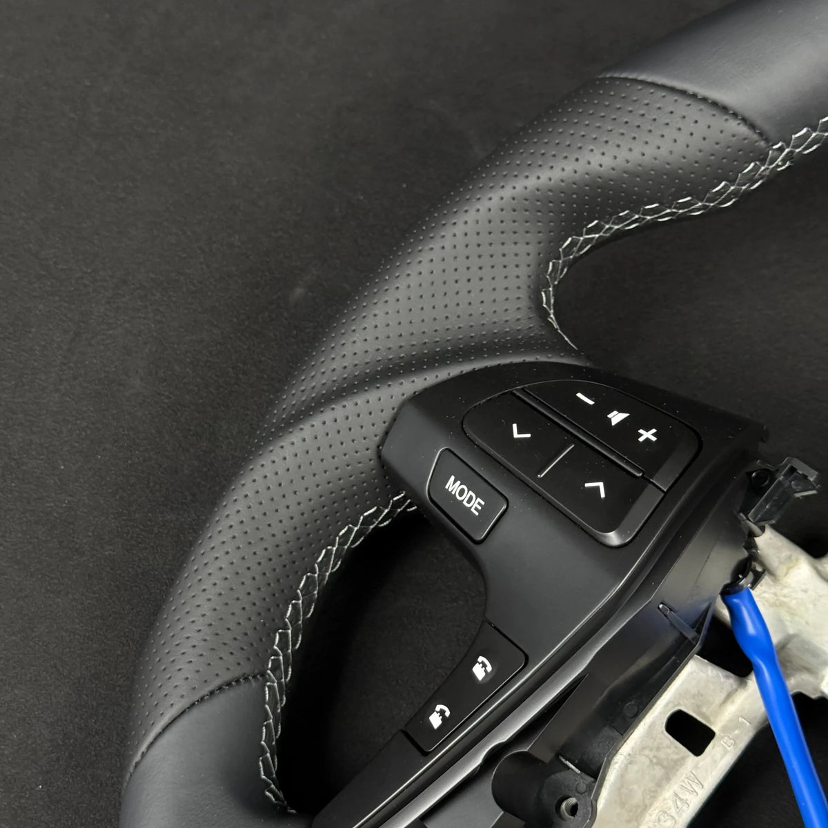 Premium Steering wheel Leather + Centre Stripe suitable for use with Toyota Hilux N70 2011-2015 - Tech4tourers