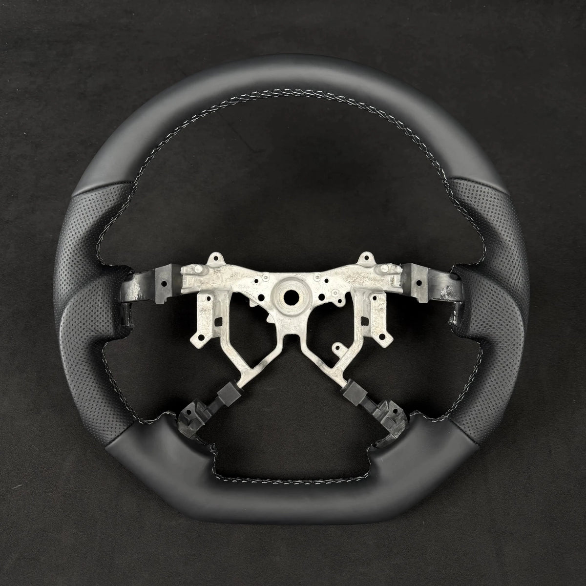 Premium Steering wheel - Suitable for use with Toyota LandCruiser 200 Series 2008 - 2015 Genuine Leather - Tech4tourers