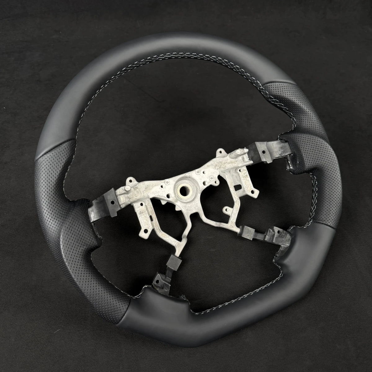 Premium Steering wheel - Suitable for use with Toyota LandCruiser 200 Series 2008 - 2015 Genuine Leather - Tech4tourers