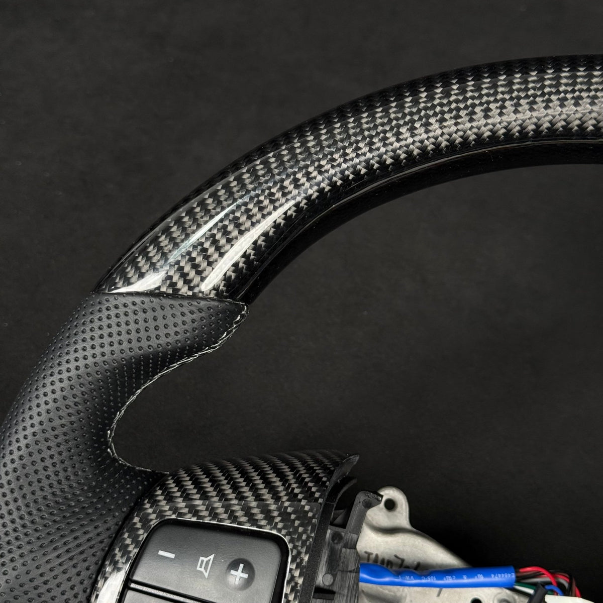 Premium Steering Wheel - Suitable for use with Toyota LandCruiser 200 Series 2008-2015 Genuine Perforated Leather & Carbon Fiber - Tech4tourers