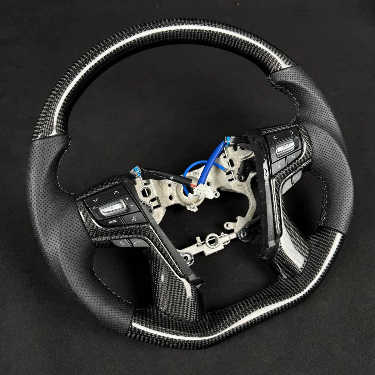 Premium Steering Wheel - Suitable for use with Toyota LandCruiser 200 series 2015 - 2021 Genuine Perforated Leather & Carbon Fiber - Tech4tourers