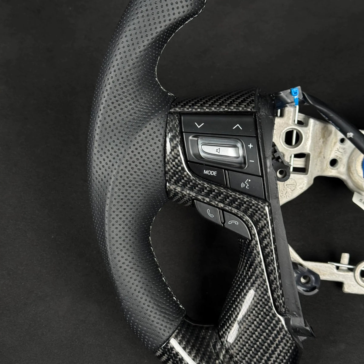 Premium Steering Wheel - Suitable for use with Toyota LandCruiser 200 series 2015 - 2021 Genuine Perforated Leather & Carbon Fiber - Tech4tourers