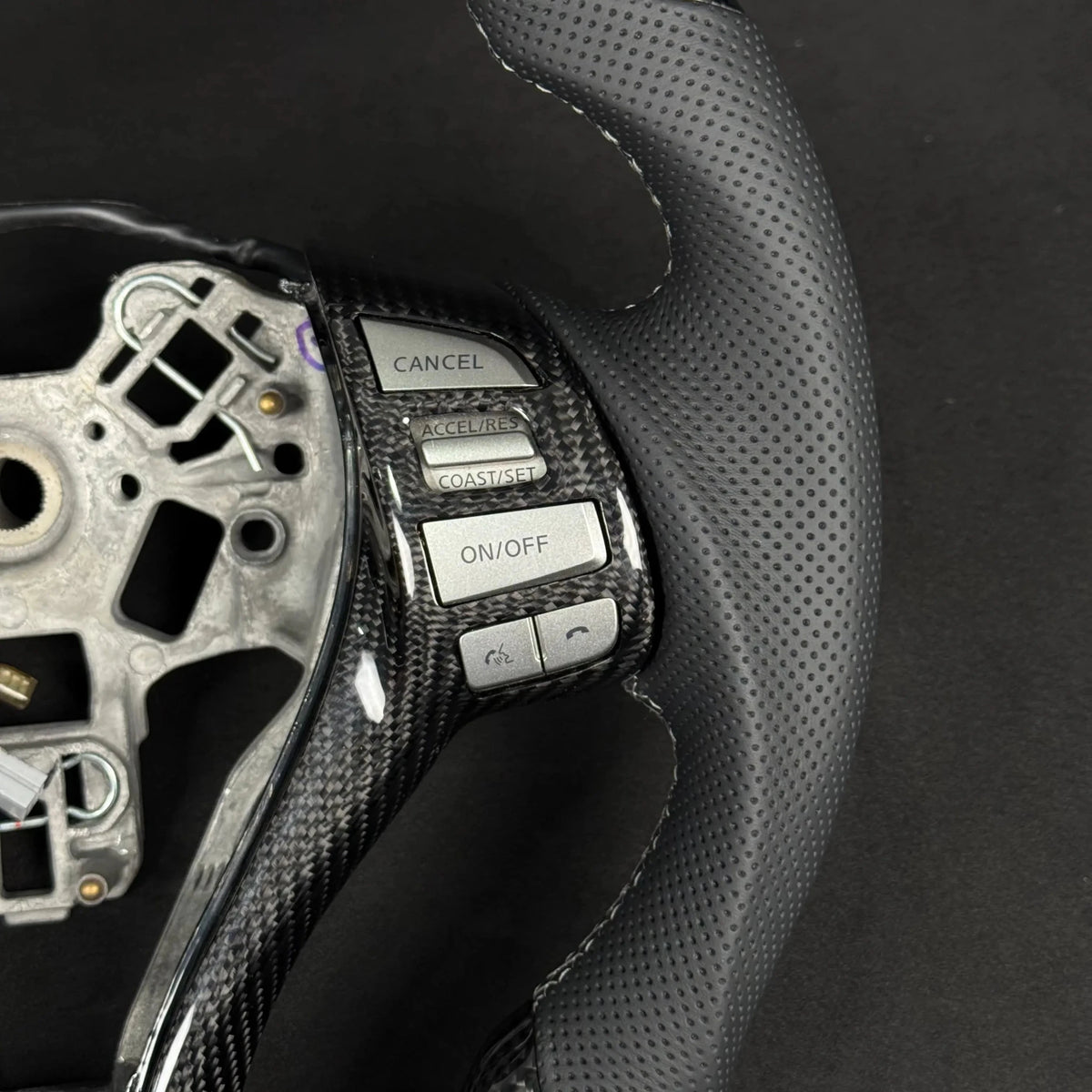 Nissan Navara Np300/D23 Premium Steering Wheel - Genuine Perforated Leather & Carbon Fiber - Tech4tourers