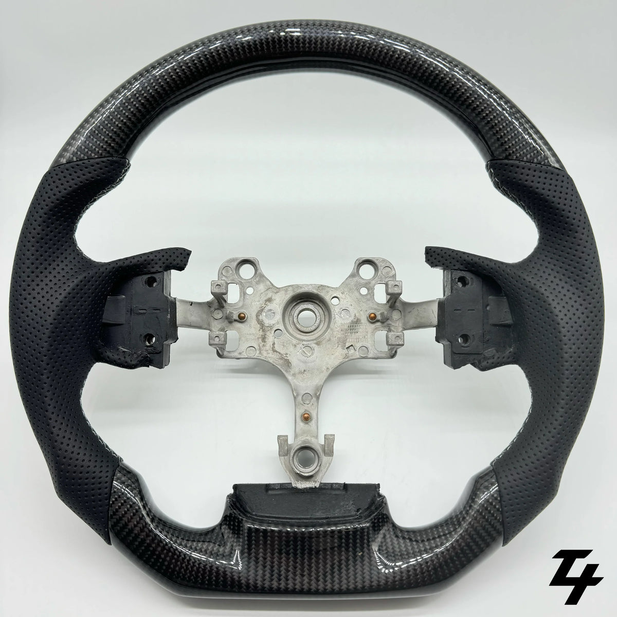 Isuzu MU-X 2012-2019 Premium Steering wheel - Perforated Leather