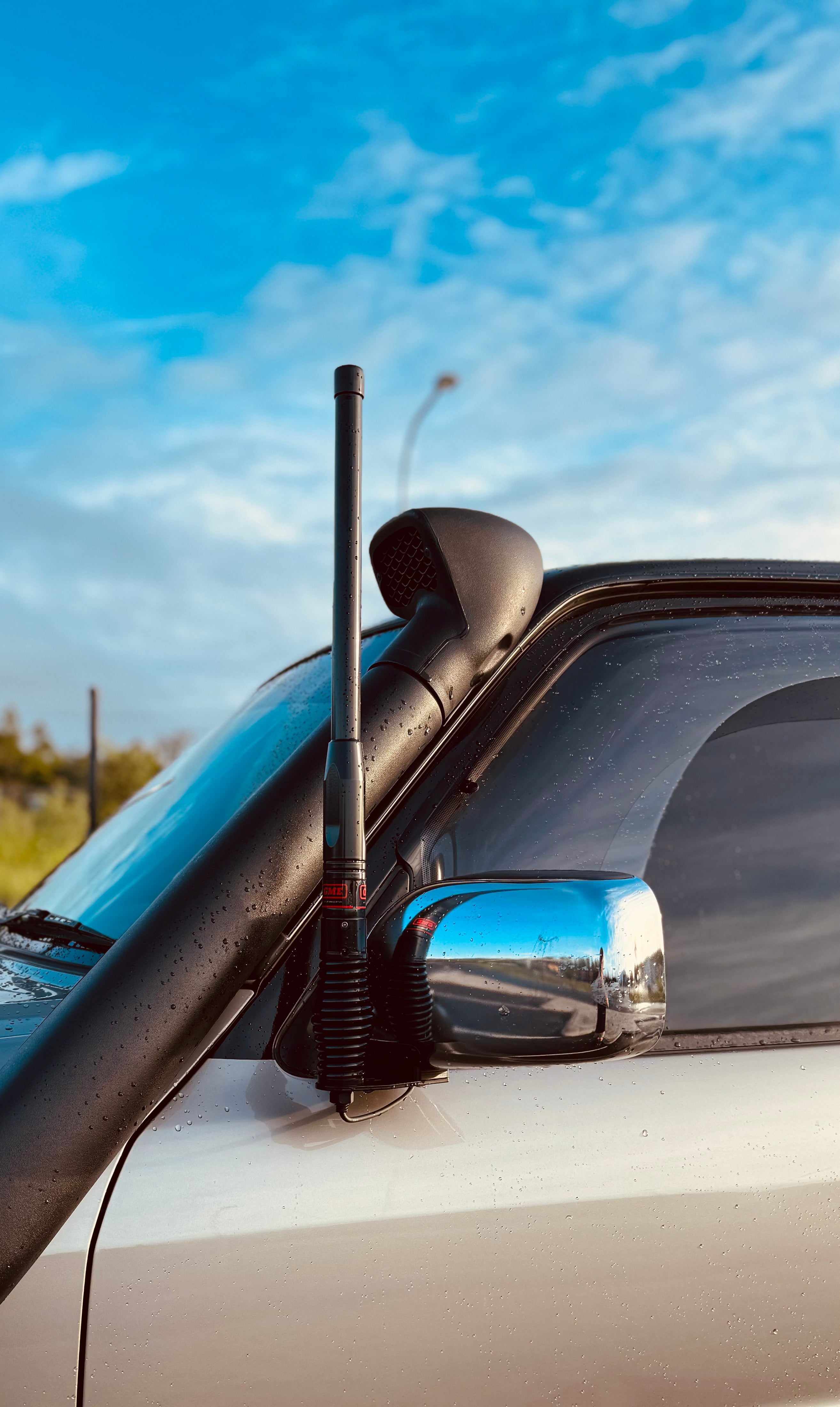 Nissan Gu Patrol Y61 2004-On UHF Mirror Mount 