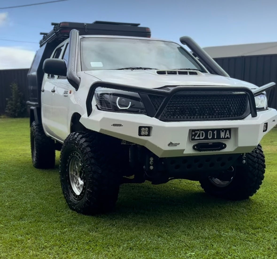 Premium Projector Headlights suitable for use with Toyota Hilux N70 - Tech4tourers
