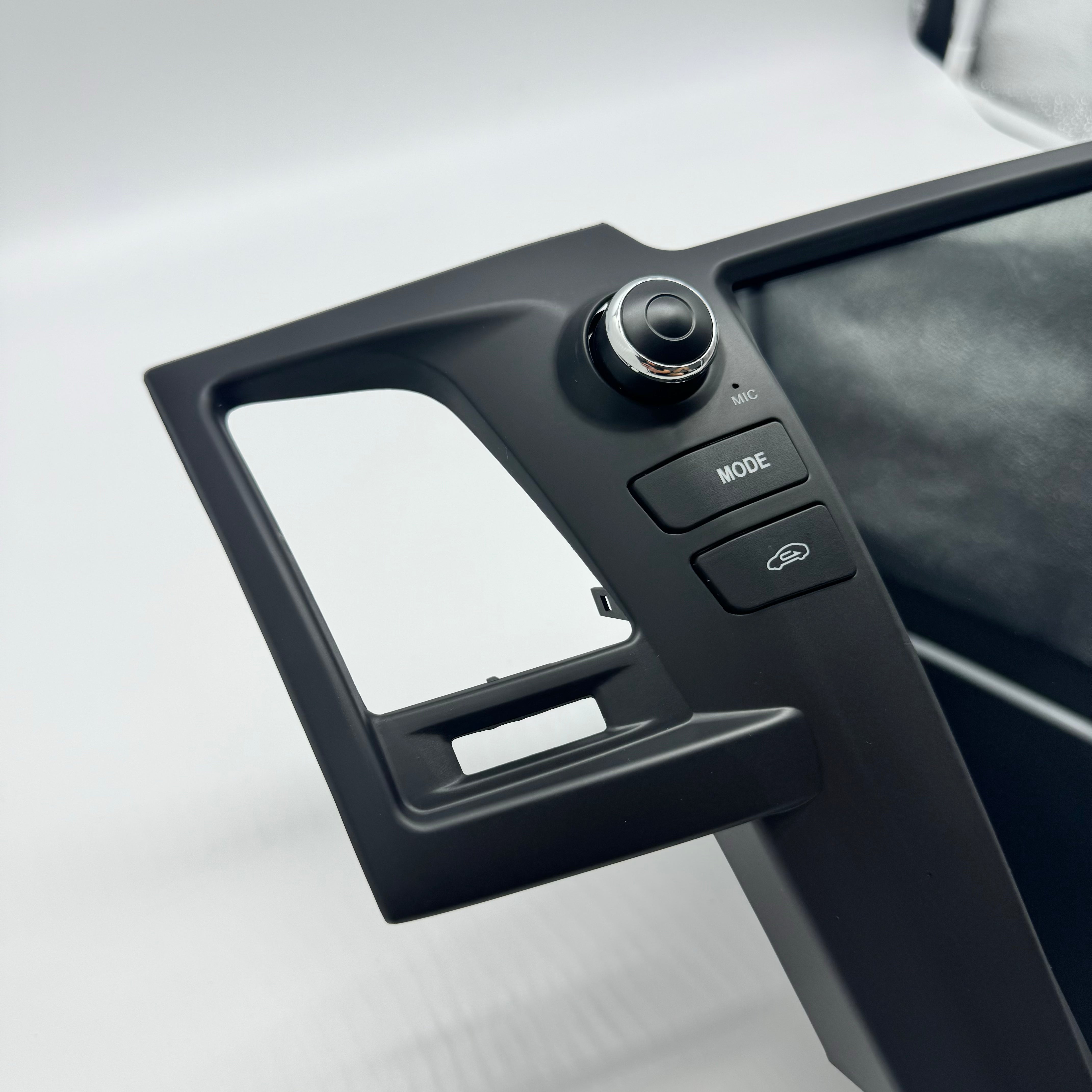 Plug and play Hilux N70 Android Auto multimedia display installation