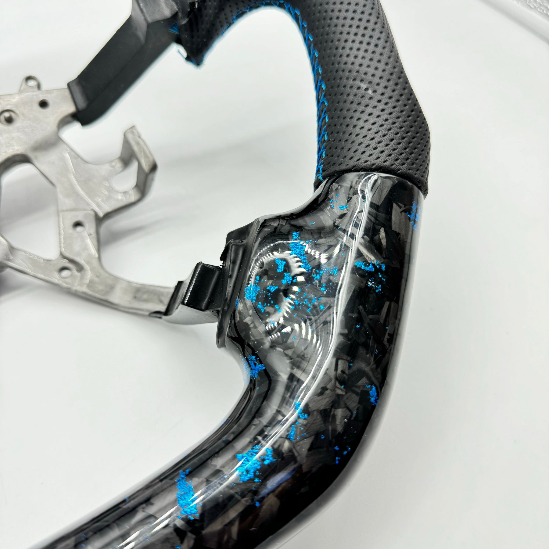 NISSAN GU PATROL Y61 PREMIUM STEERING WHEEL - GENUINE FORGED CARBON (BLUE FLAKE)