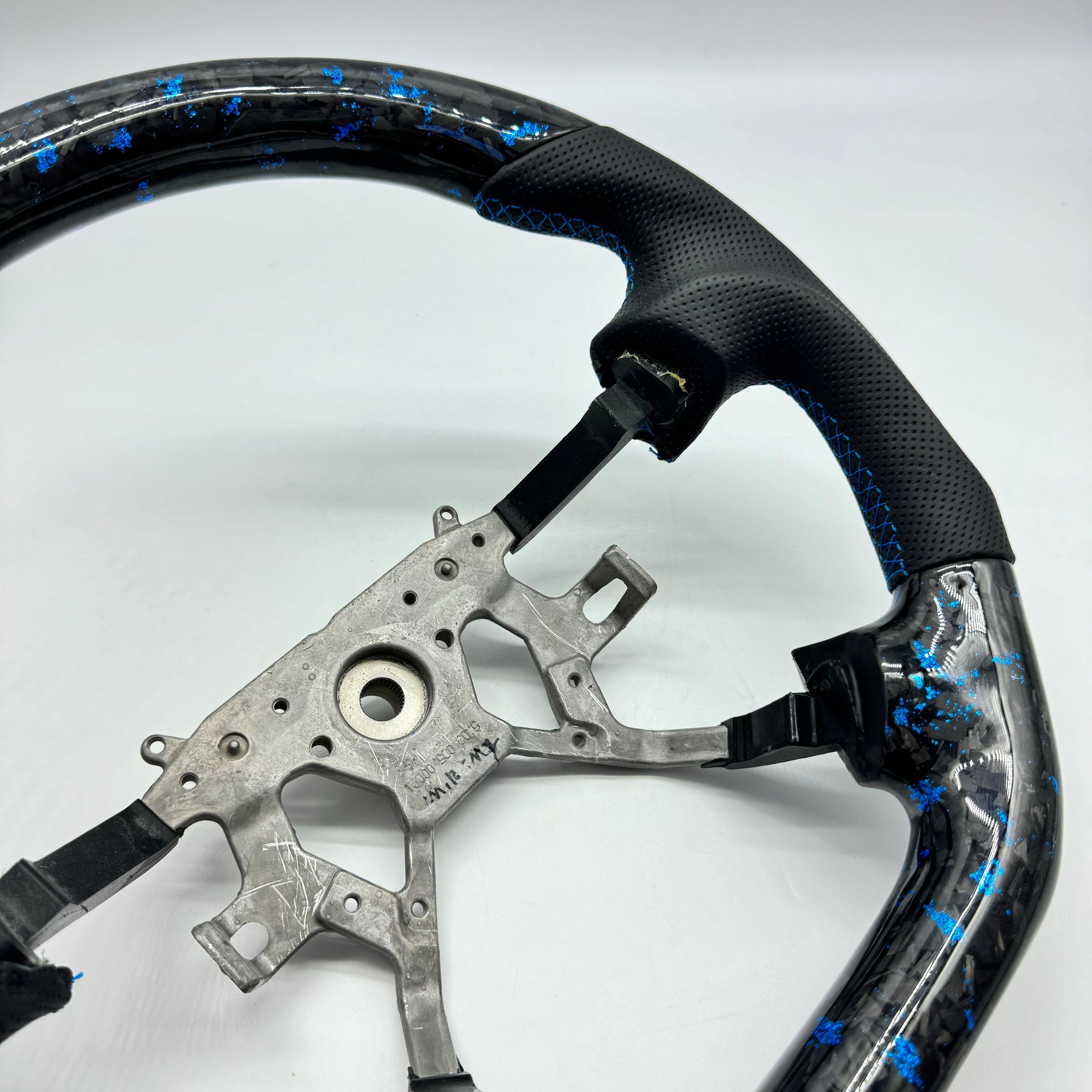 NISSAN GU PATROL Y61 PREMIUM STEERING WHEEL - GENUINE FORGED CARBON (BLUE FLAKE)