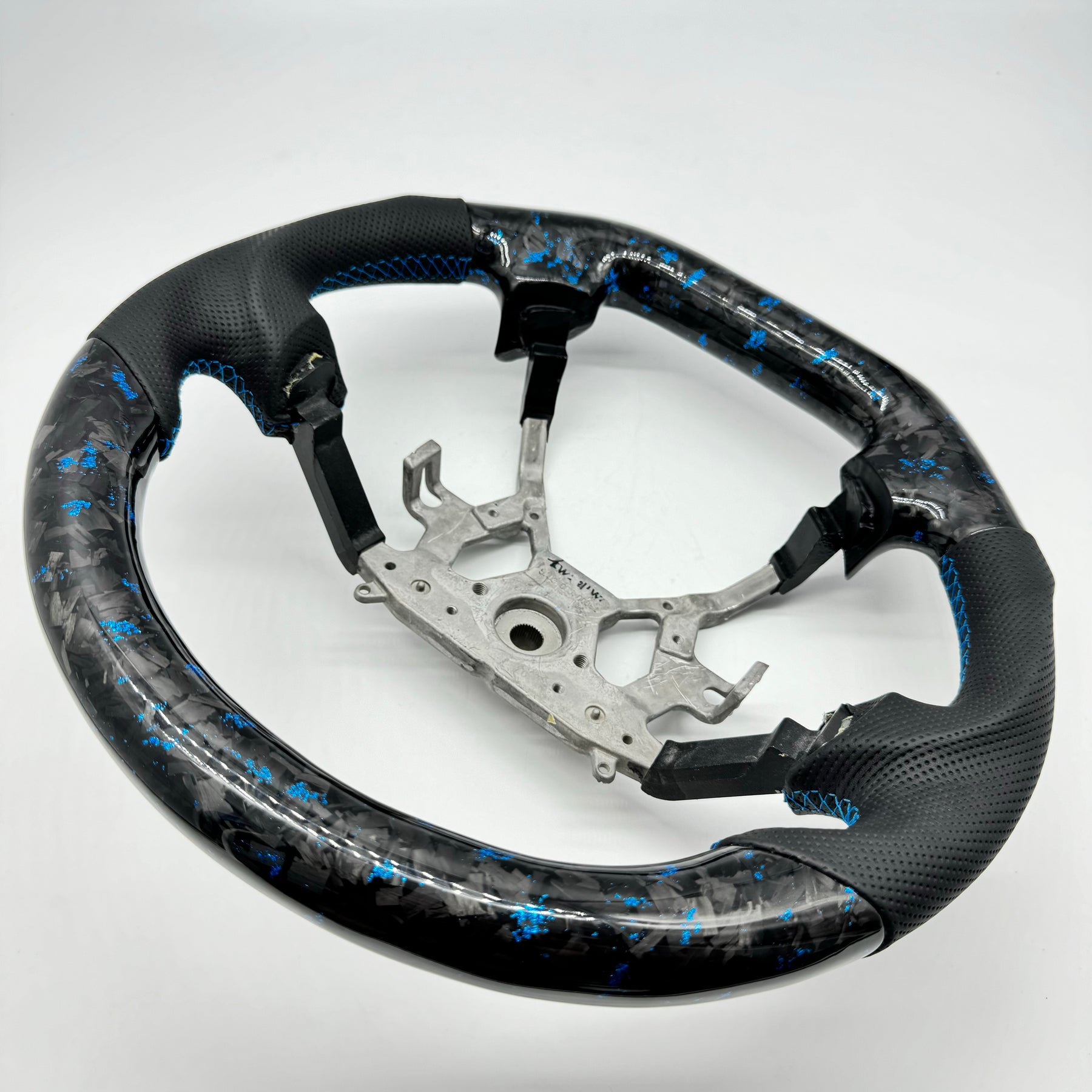 NISSAN GU PATROL Y61 PREMIUM STEERING WHEEL - GENUINE FORGED CARBON (BLUE FLAKE)