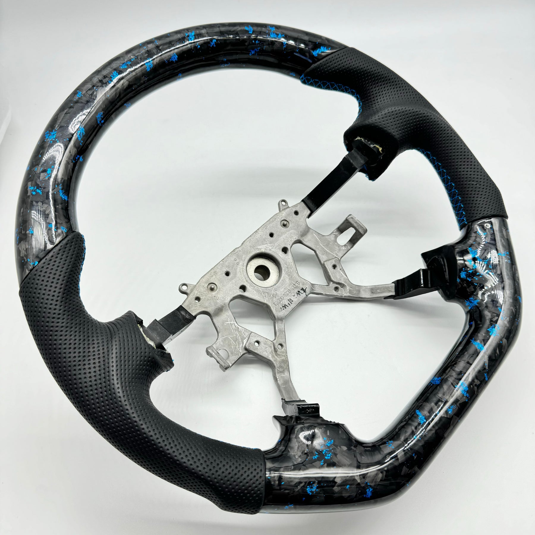 NISSAN GU PATROL Y61 PREMIUM STEERING WHEEL - GENUINE FORGED CARBON (BLUE FLAKE)