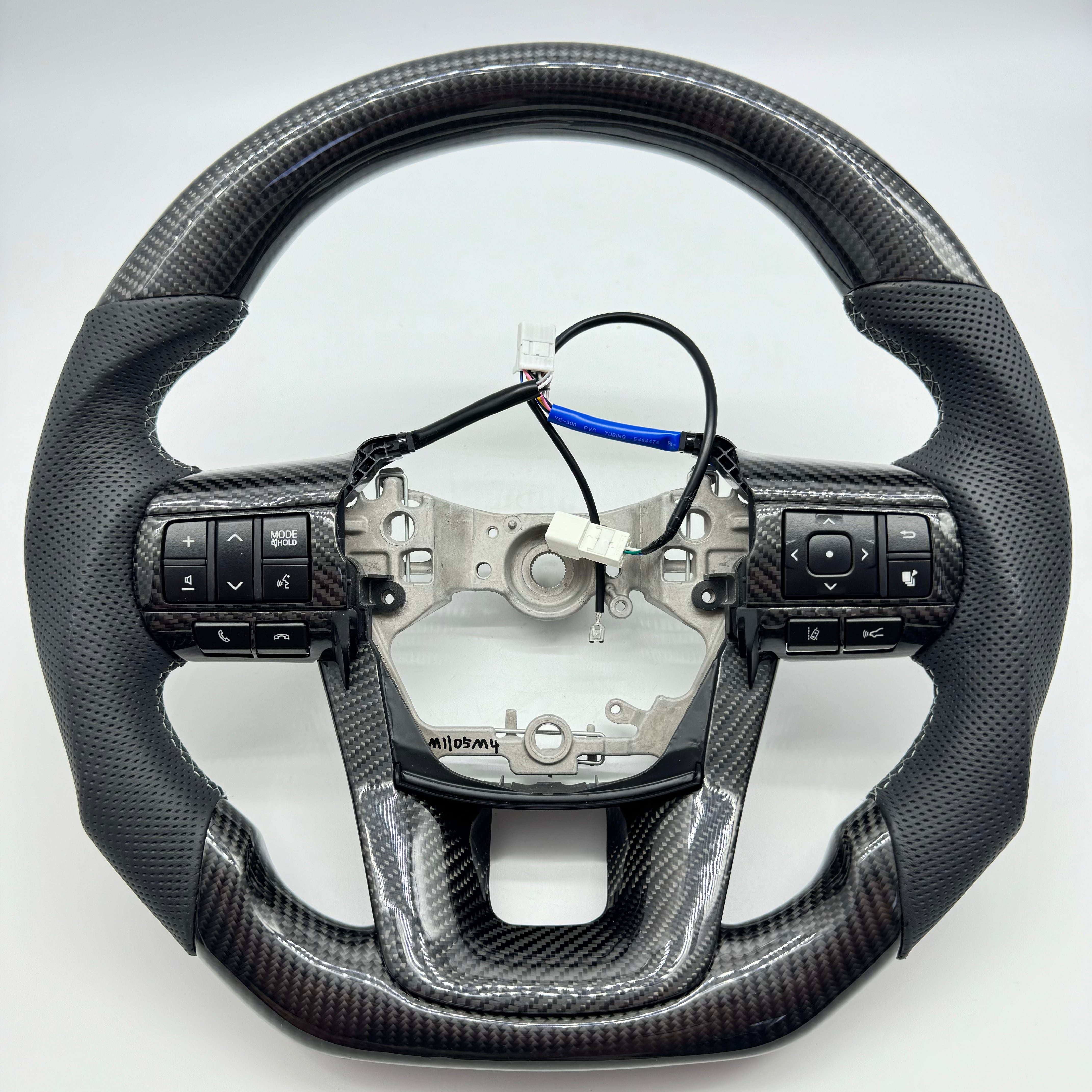 Toyota LandCruiser 70 Series (2024–2026) Premium Steering Wheel – Genuine Perforated Leather & Carbon Fibre